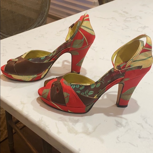 Gorgeous Kenzo Heel - Picture 2 of 7